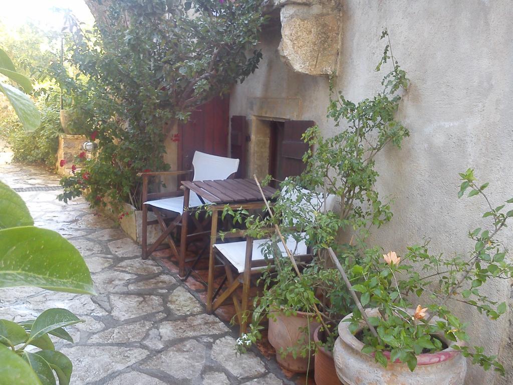 Milopotamos  Porfyrousa Traditional Hotel מראה חיצוני תמונה